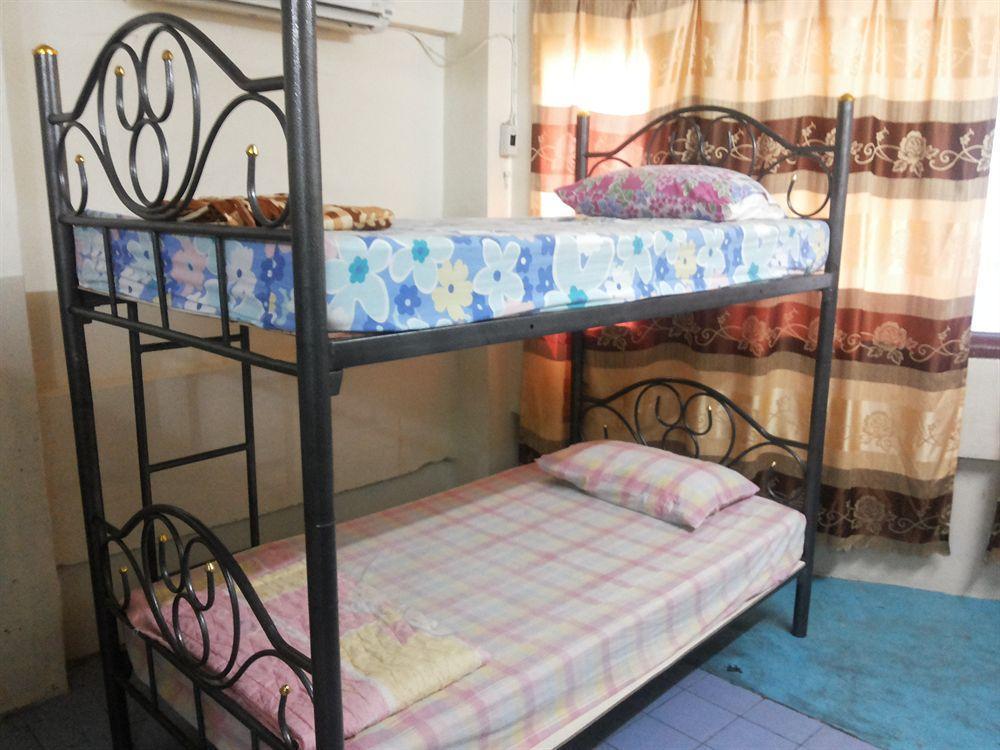 Q6 At 6 Hostel Bangkok Exterior photo